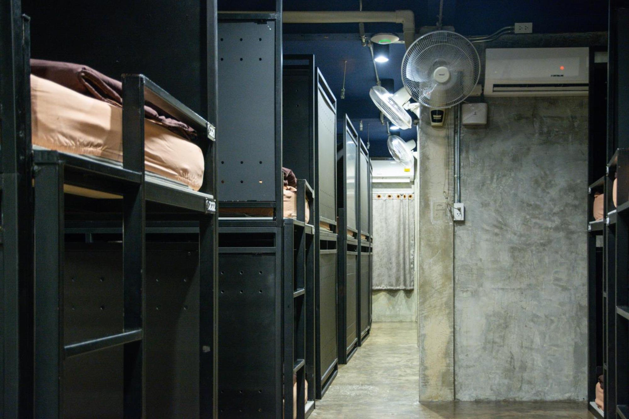 Area81 Hideout Hostel Bangkok Exterior photo