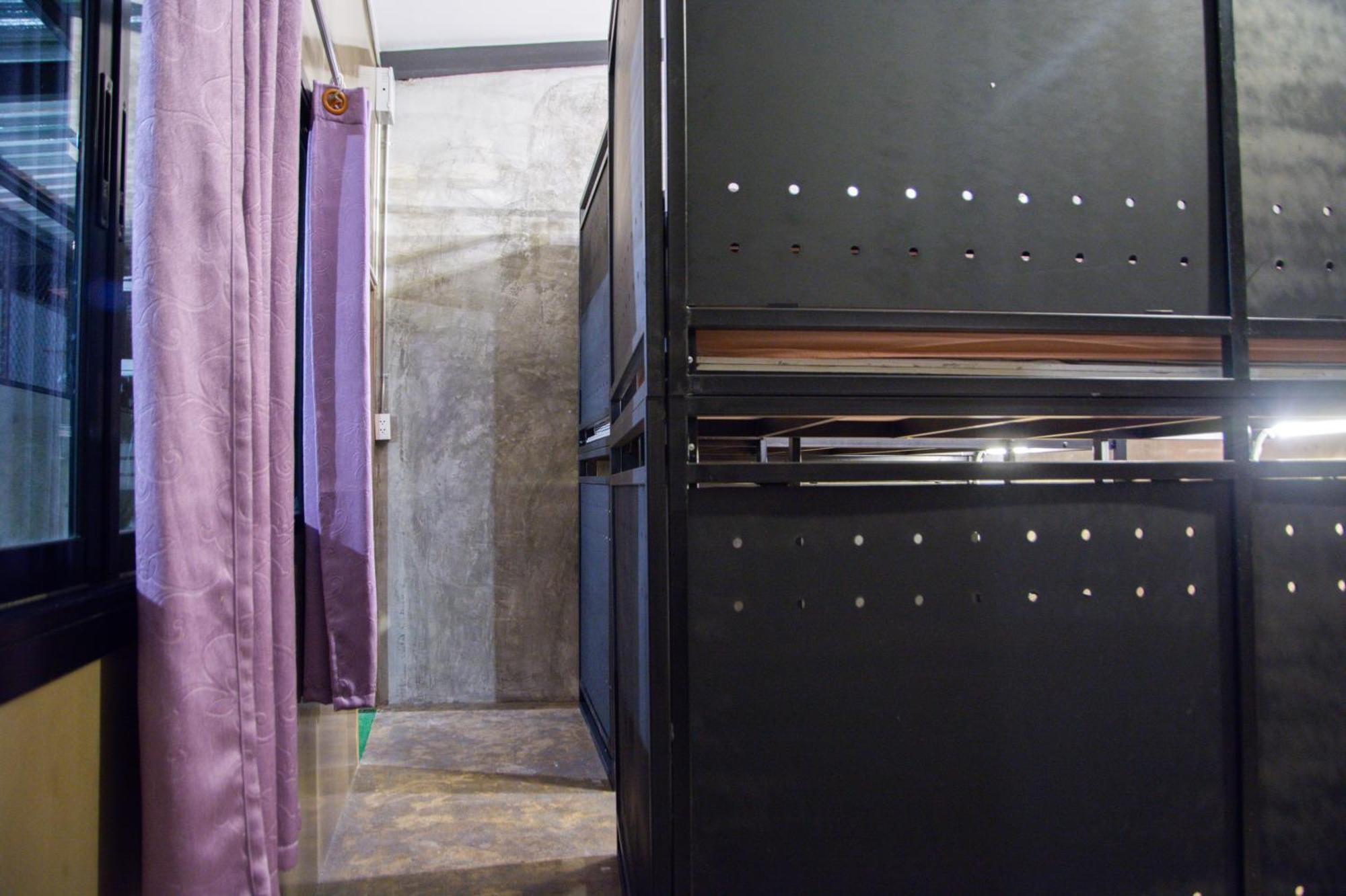Area81 Hideout Hostel Bangkok Exterior photo