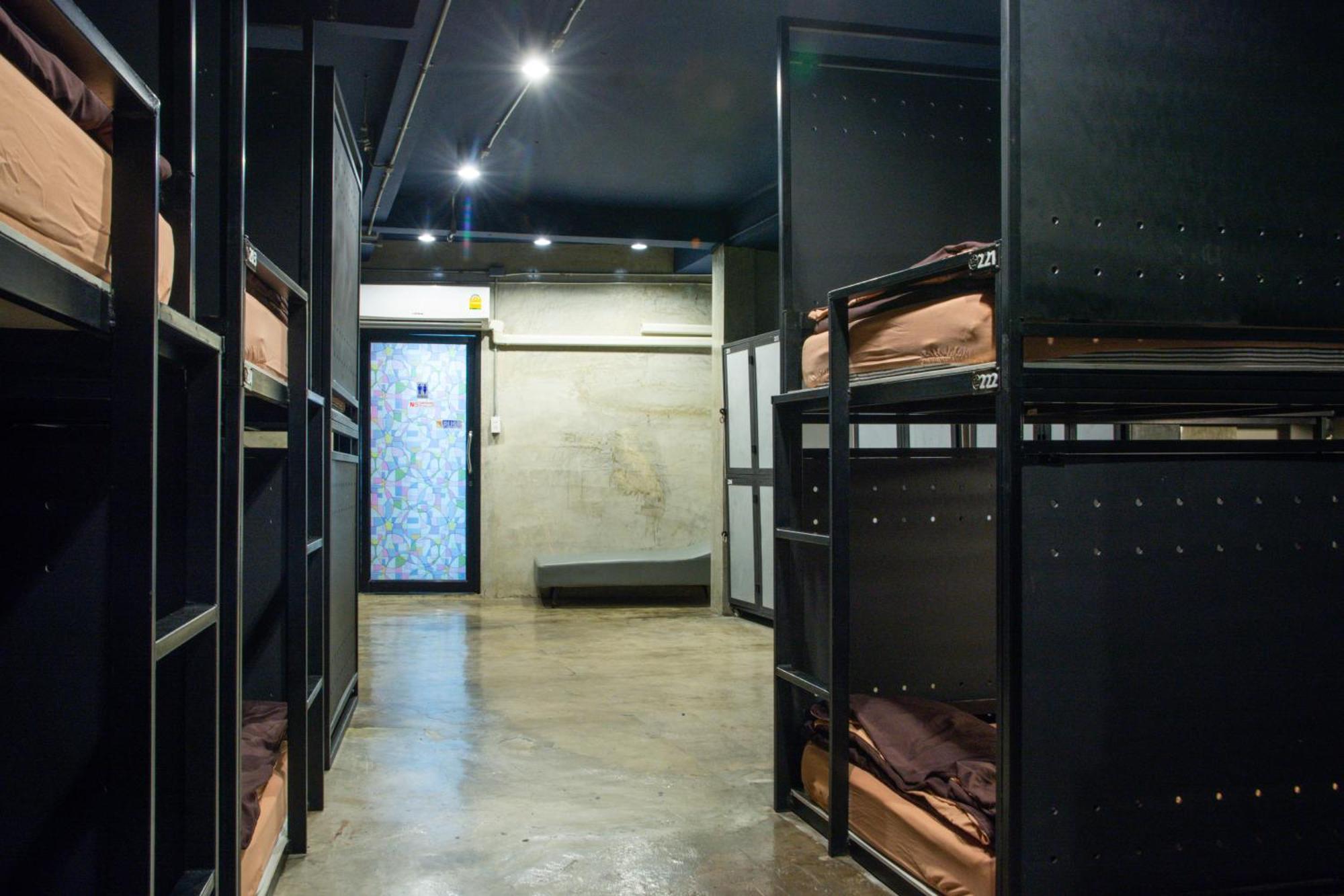 Area81 Hideout Hostel Bangkok Exterior photo