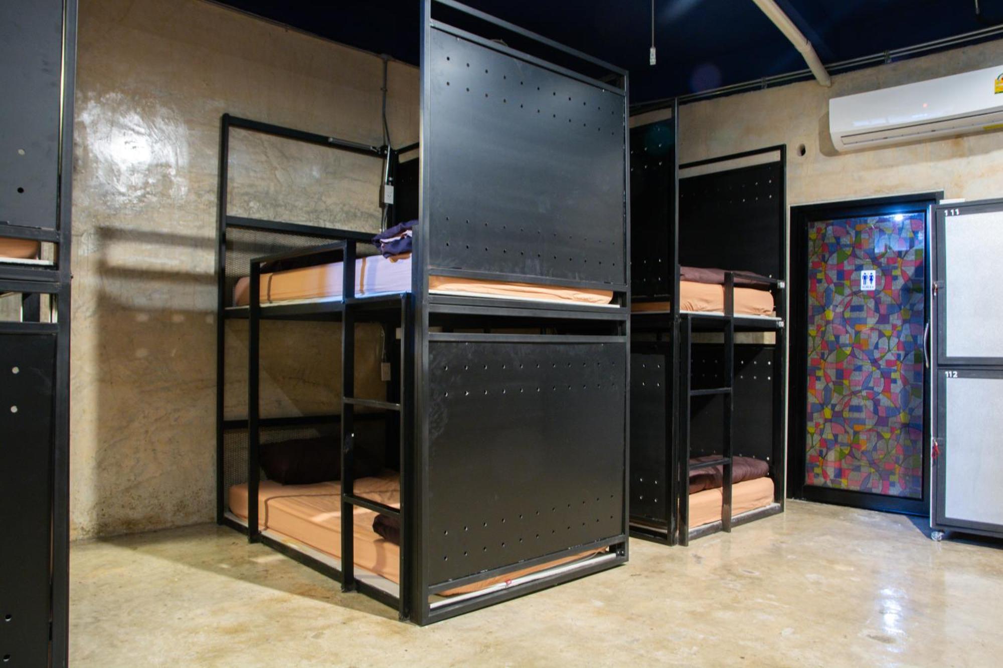Area81 Hideout Hostel Bangkok Exterior photo