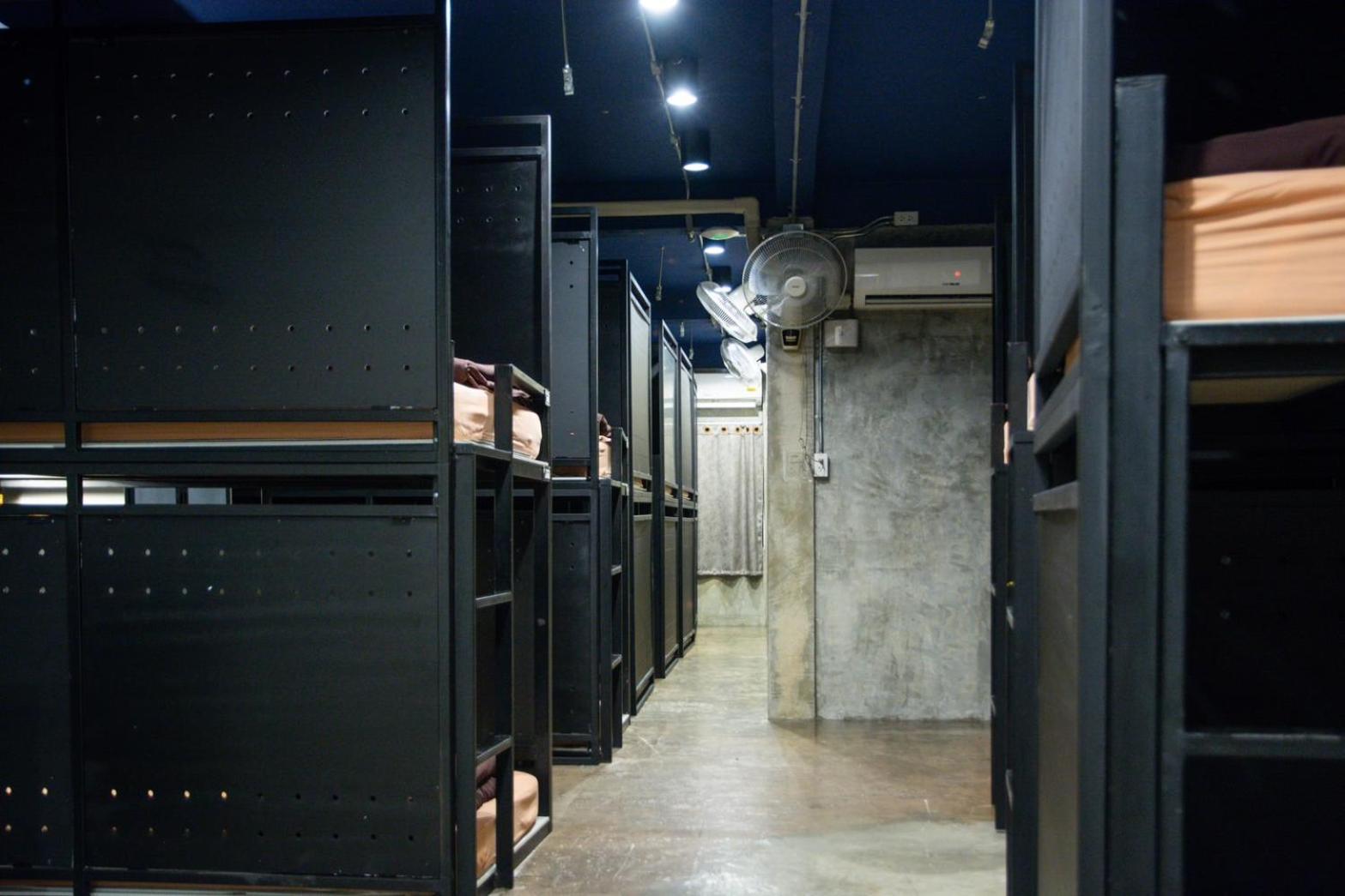 Area81 Hideout Hostel Bangkok Exterior photo