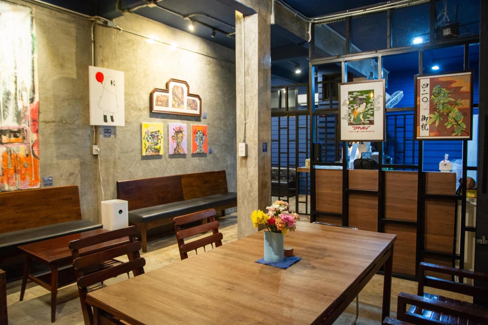 Area81 Hideout Hostel Bangkok Exterior photo