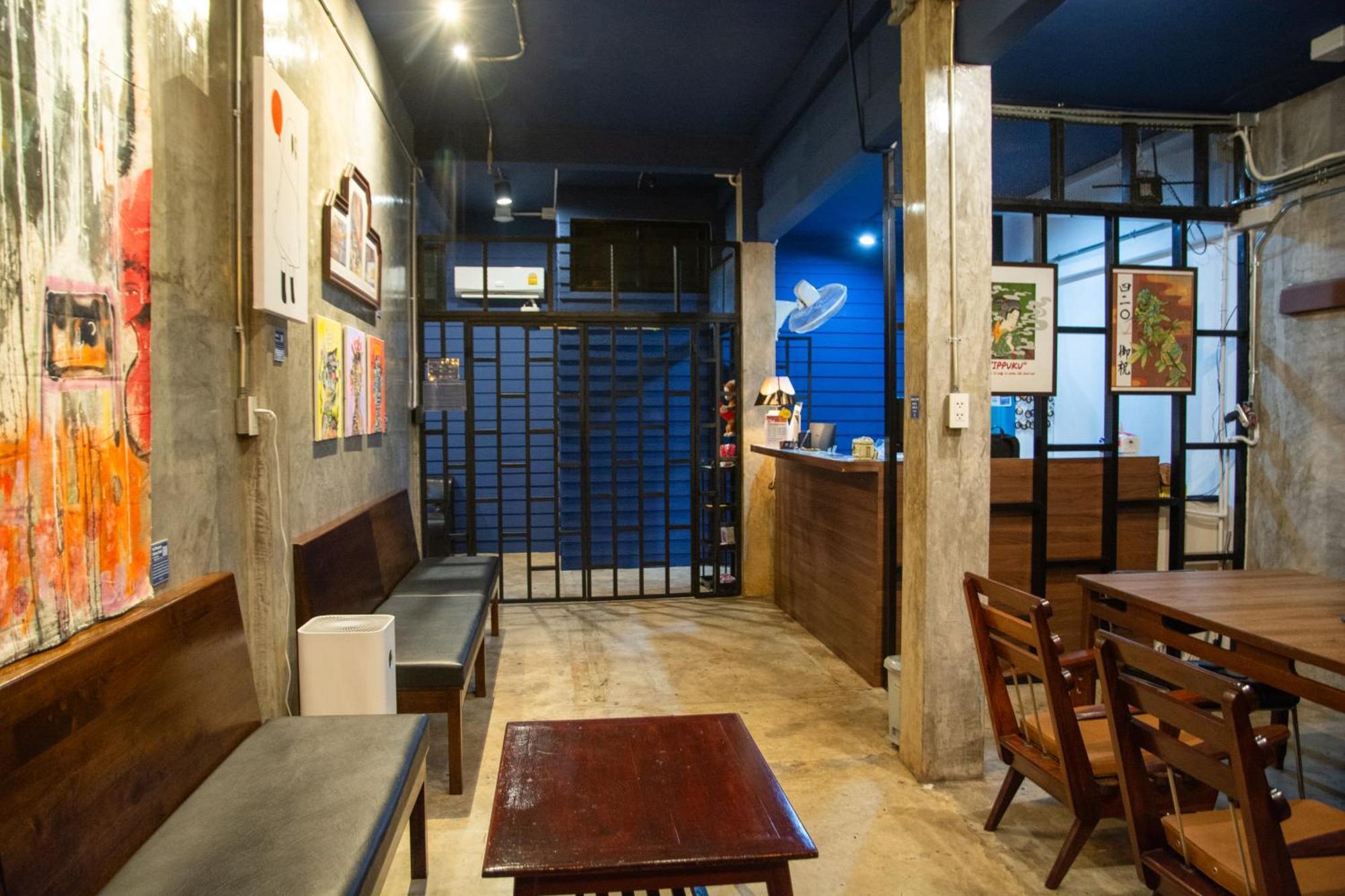 Area81 Hideout Hostel Bangkok Exterior photo